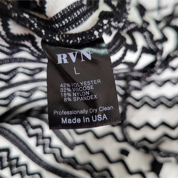 RVN Chevron 3D Jacquard Square Neck Flare Dress Black White Sz Large - Picture 9 of 9